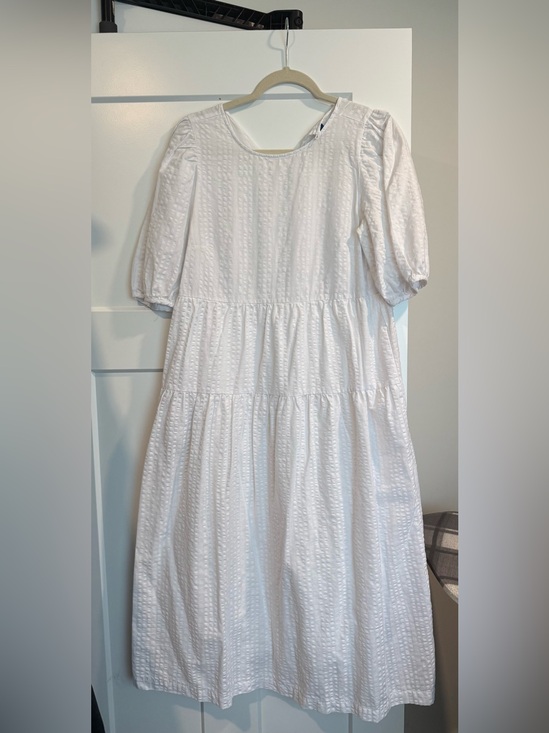 Old Navy Dresses & Skirts - Old Navy White Textured Puff-Sleeve Tiered Midi Dress